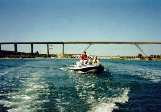 http://www.pneuboat.com/ppcp/martigues_sortie/index_fichiers/image010.jpg